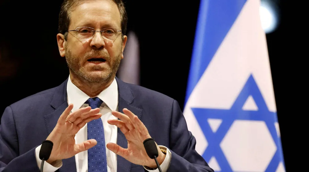 الرئيس الإسرائيلي إسحاق هرتسوغ يلقي خطاباً في تولوز بجنوب فرنسا 20 مارس 2022 (رويترز)