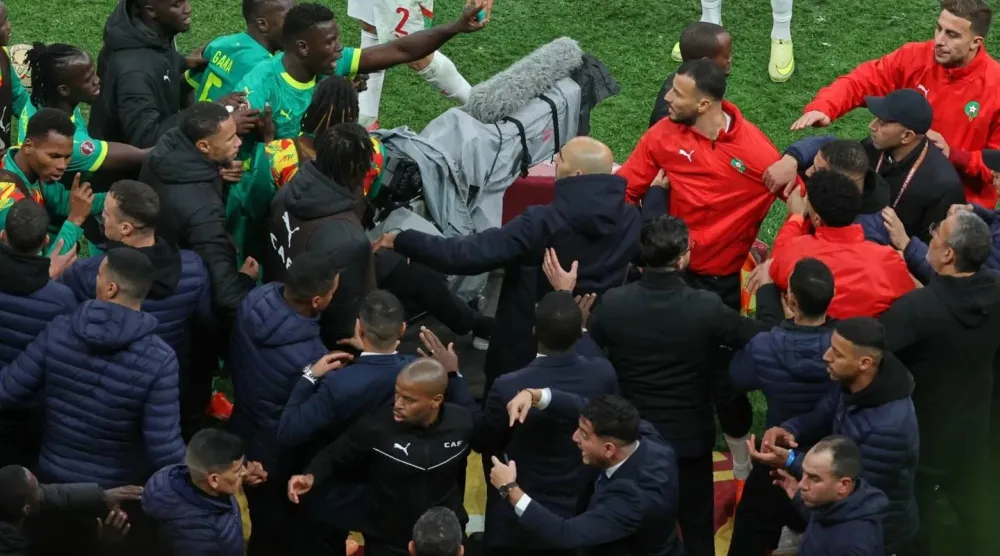 تصرفات منتخب السنغال خلال المباراة تندرج ضمن المخالفات التي توجب العقوبة القصوى (الشرق الأوسط)