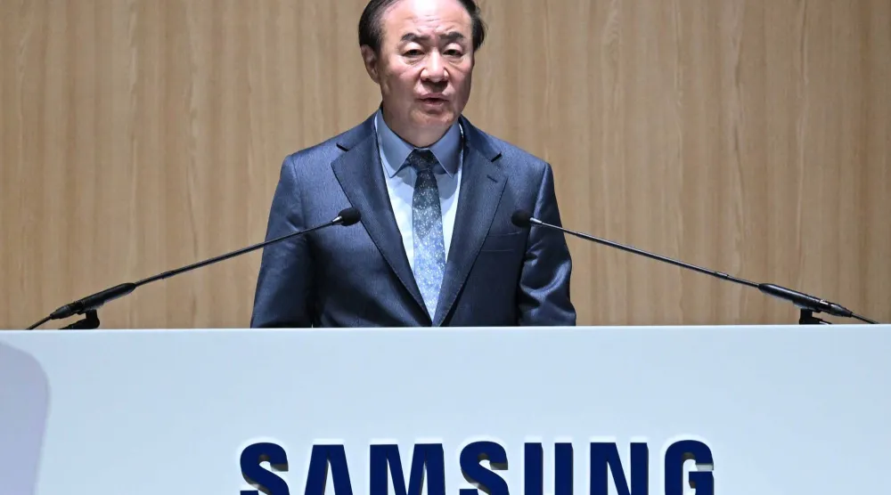 جون يونغ هيون يتحدث خلال اجتماع عام للمساهمين في سوون (د.ب.أ)