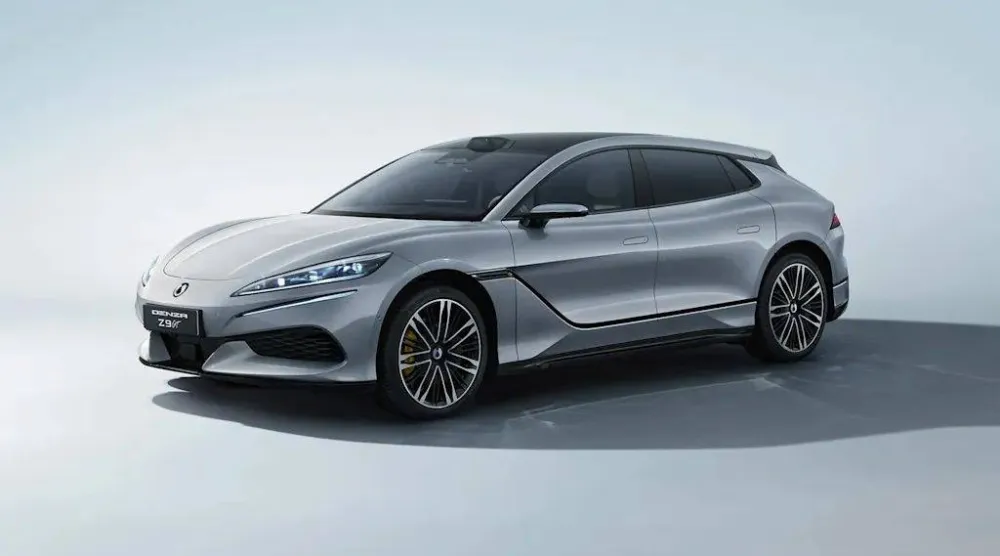 سيارة «دينزا» التي جرّبت فيها البطارية