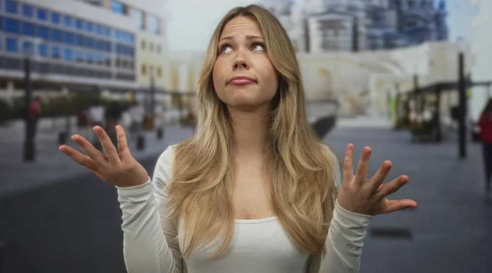 أحياناً... تمشي مشاعرنا أمامنا من دون أن ننتبه (شاترستوك)