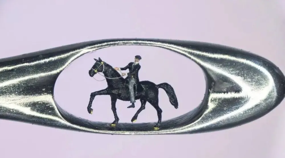 في هذا الصِغر تتّسع الحكاية (حساب الفنان في «فيسبوك»)