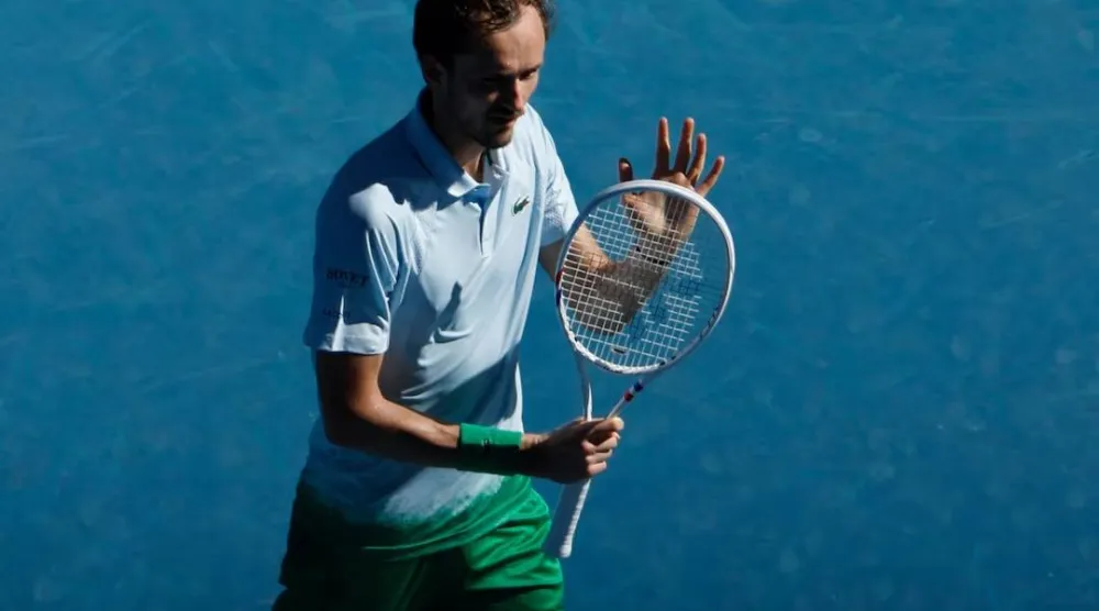 نجم التنس الروسي دانييل ميدفيديف (رويترز)