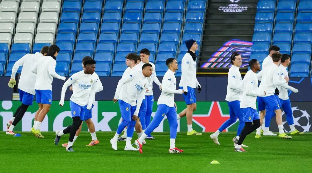 من تدريبات ريال مدريد على ملعب الاتحاد (د.ب.أ)
