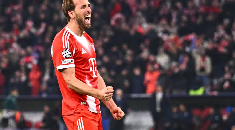 كين يحتفل بهدفه الأول في المباراة (د.ب.أ)