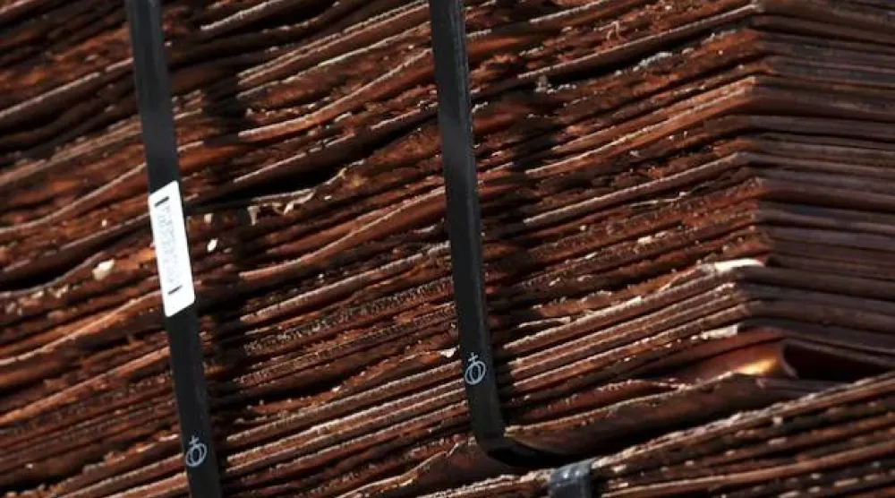 صفائح النحاس في منجم تشوكيماماتا المفتوح بالقرب من كالاما بتشيلي (أرشيفية - رويترز)