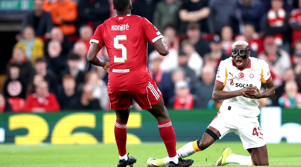 فيكتور أوسيمين خلال مواجهة ليفربول (إ.ب.أ)