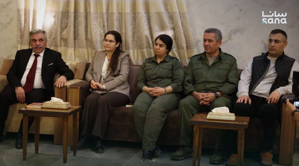 فريق «قسد» في اجتماع مع المبعوث الرئاسي لتطبيق اتفاق 29 يناير (سانا)
