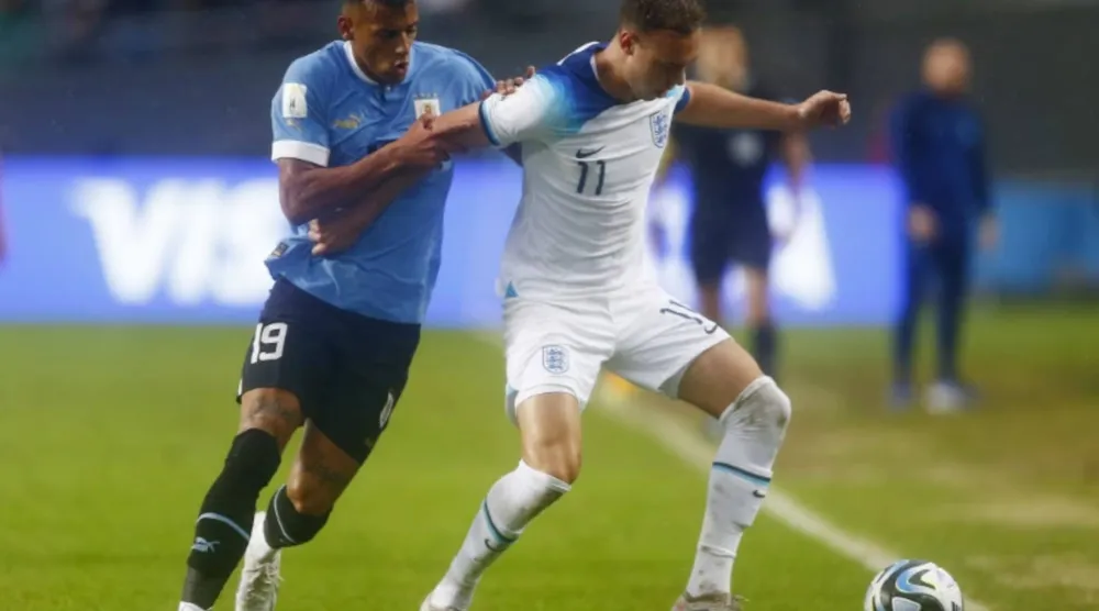 هارفي فالي قائد منتخب إنجلترا للشباب السابق خلال إحدى مباريات فريقه (رويترز)