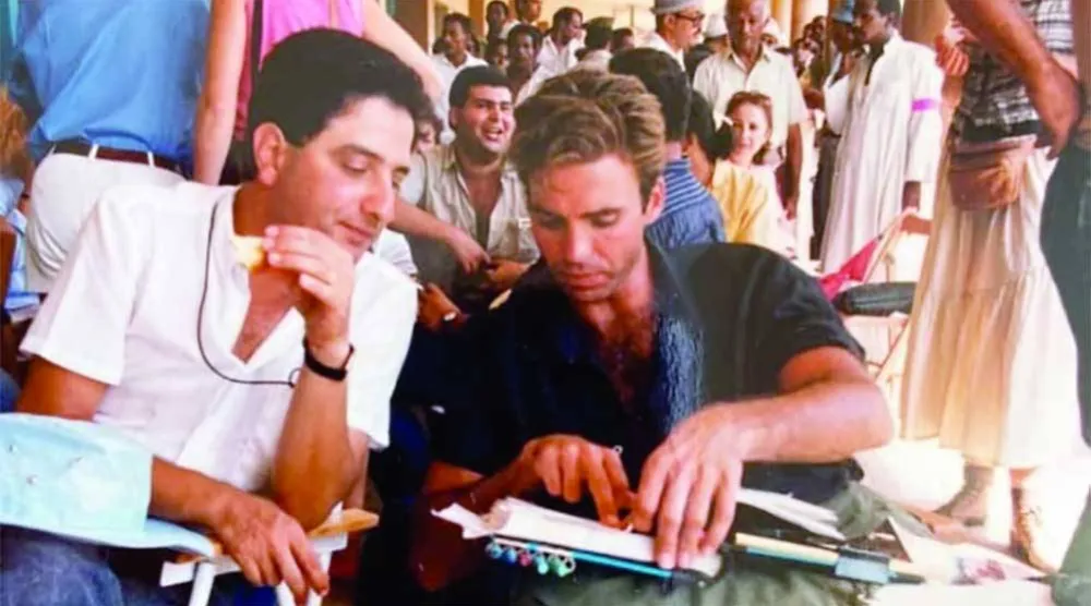 مع الممثل الأميركي جف فاهي خلال تصوير «انتهى الوقت» (أرشيف الممخرج)