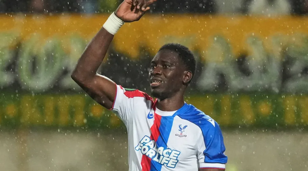 إسماعيلا سار يحتفل بهدف الفوز (أ.ب)
