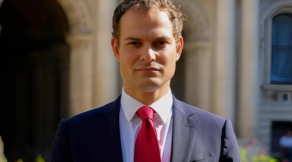 وزير شؤون الشرق الأوسط وشمال أفريقيا البريطاني هيمش فولكنر