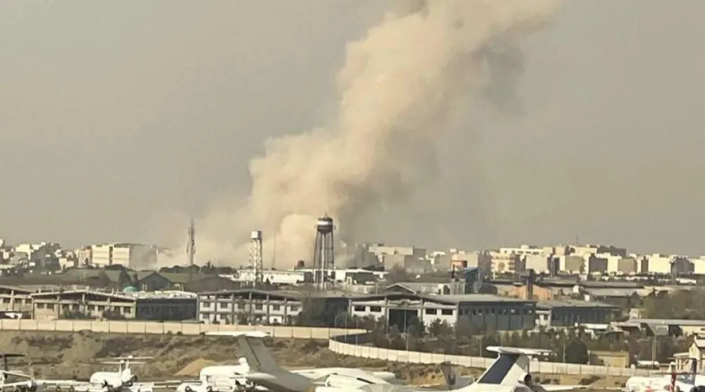 غارة جوية استهدفت مطار مهرآباد غرب طهران أمس (شبكات التواصل الاجتماعي)