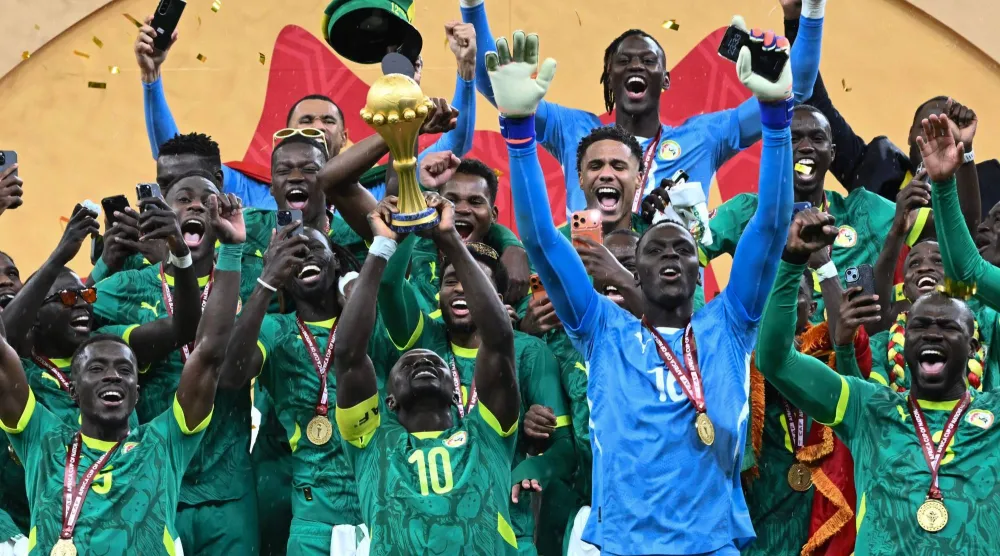 غادر أغلب أعضاء المنتخب السنغالي الملعب لنحو عشر دقائق في النهائي (أ.ف.ب)