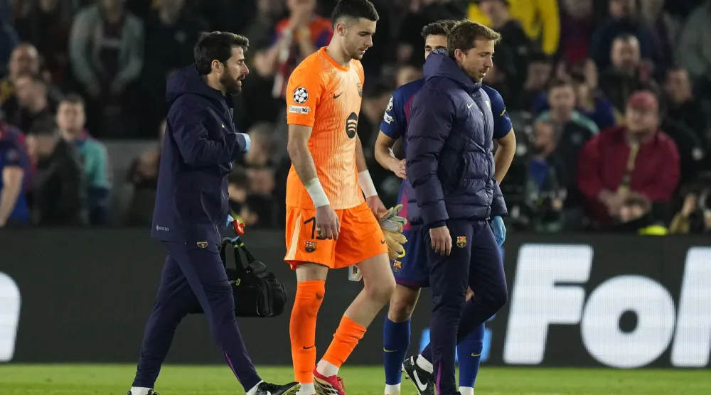 حارس مرمى برشلونة المتألق خوان غارسيا (إ.ب.أ)