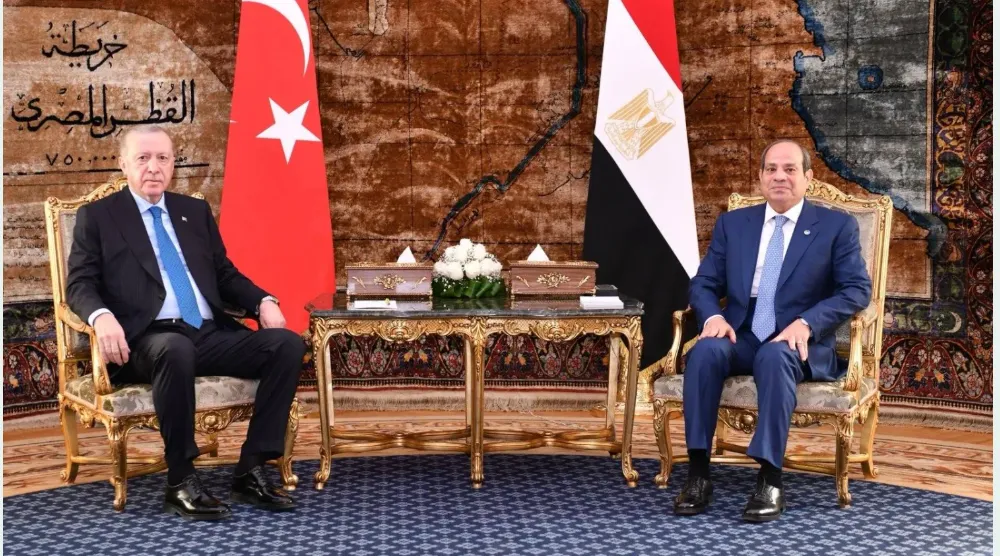 الرئيس المصري عبد الفتاح السيسي خلال استقبال نظيره التركي رجب طيب إردوغان في القاهرة فبراير الماضي (الرئاسة المصرية)