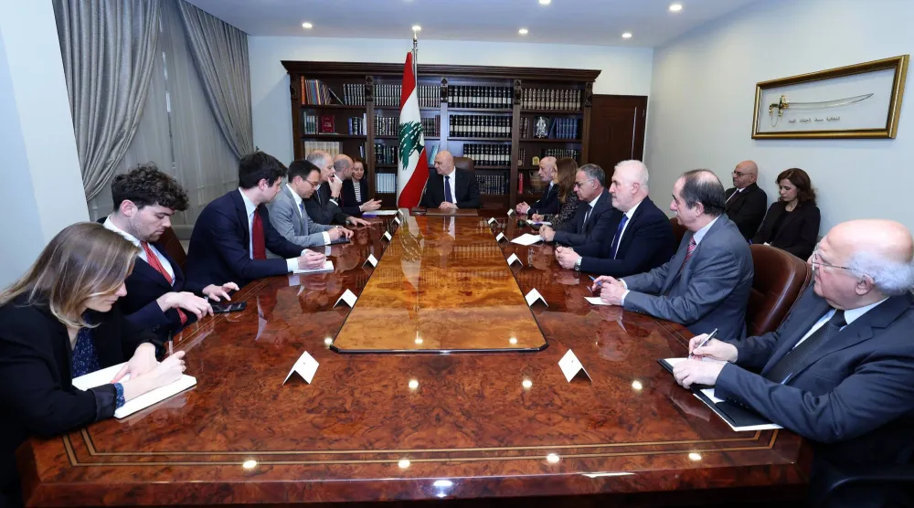 وزير الخارجية الفرنسي جان نويل بارو خلال اجتماعه مع الرئيس اللبناني جوزيف عون في القصر الجمهوري الخميس (الرئاسة اللبنانية)