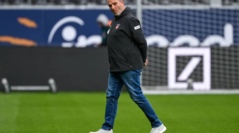 فرانك شميدت مدرب فريق هايدنهايم الألماني (د.ب.أ) 