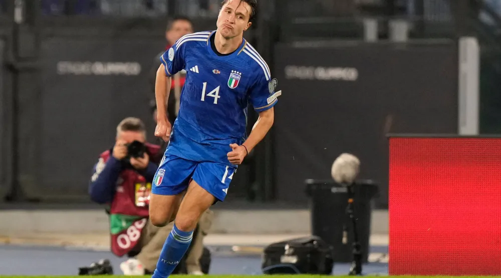 فيديريكو كييزا لاعب ليفربول يعود لصفوف «الأتزوري» (أ.ب)