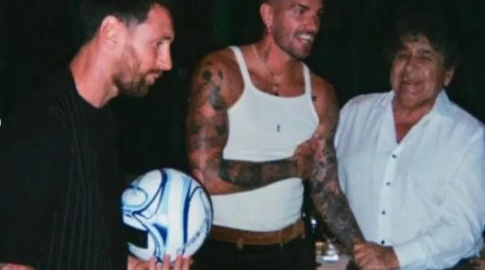 النجم الأرجنتيني ليونيل ميسي مع زميله رودريغو دي بول في فيديو غنائي (حسابه على إنستغرام)