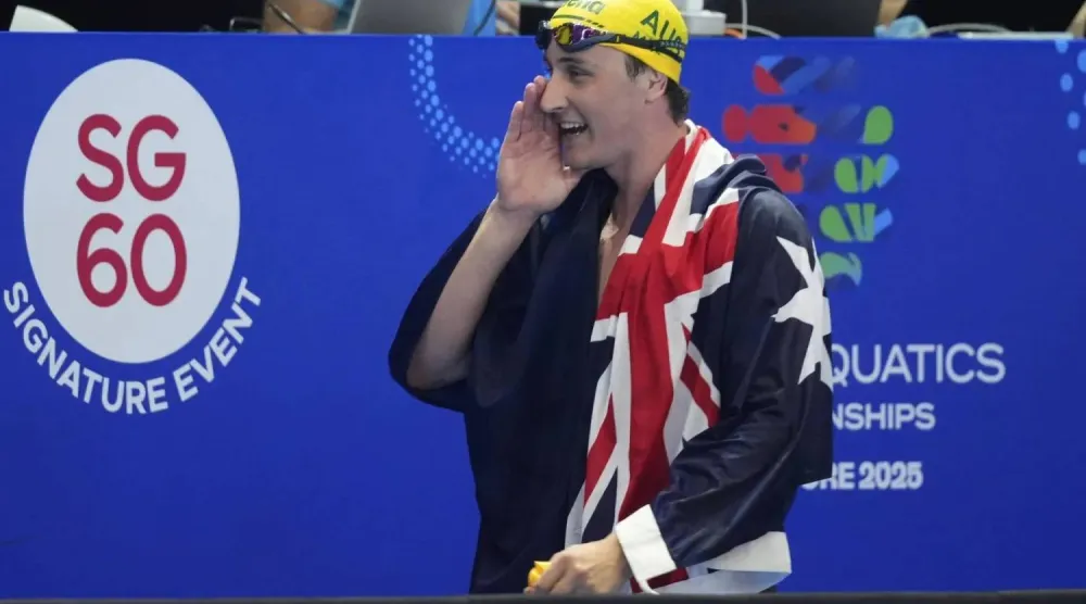 السبّاح الأسترالي كاميرون ماكيفوي (أ.ب)