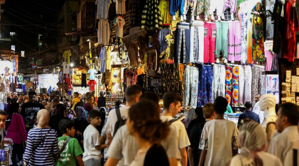 عادات عيد الفطر الشرائية في مصر تأثرت بتداعيات الحرب الإيرانية (رويترز)