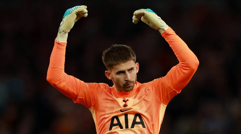 جوليلمو فيكاريو حارس توتنهام (رويترز)