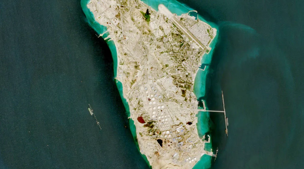 صورة بالأقمار الصناعية لجزيرة خرج الإيرانية (إ.ب.أ)