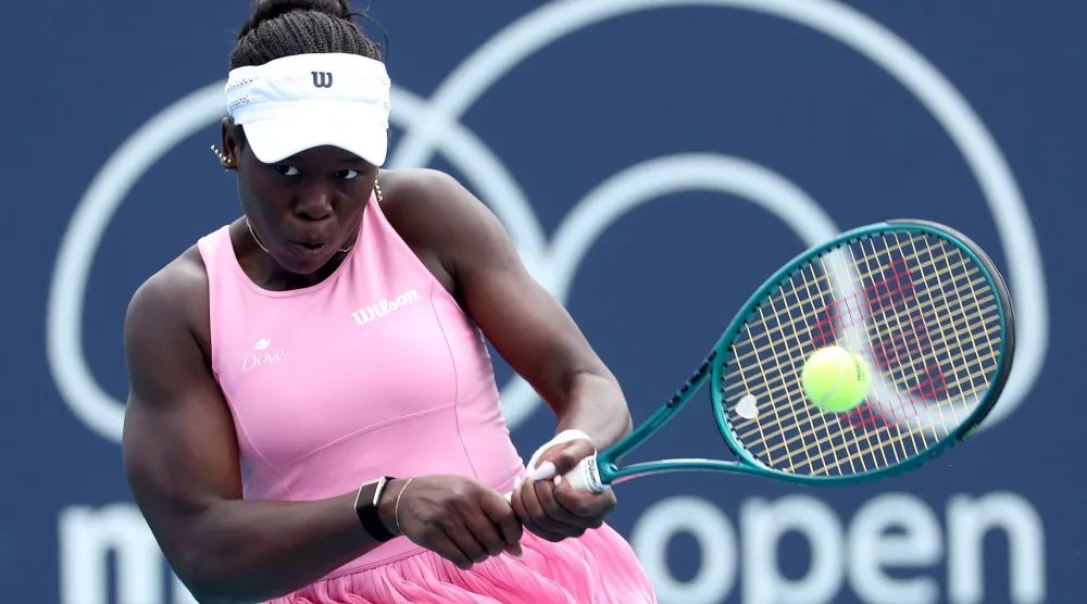 مبوكو خلال مواجهتها مع بلينكوفا (أ.ف.ب)
