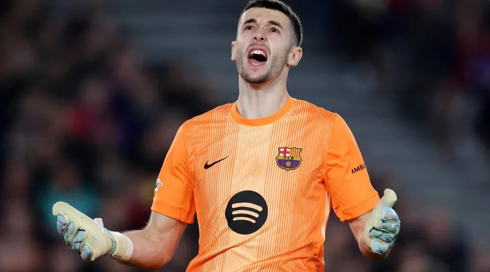 حارس برشلونة جوان غارسيا (رويترز)