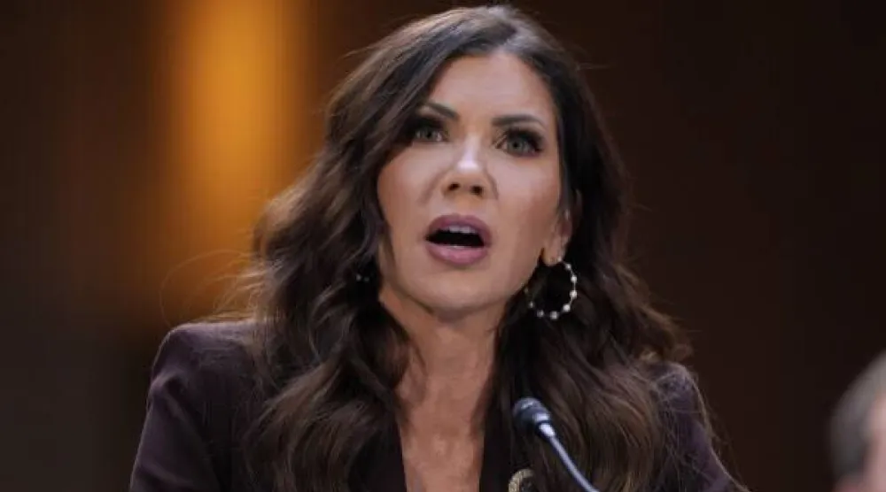 كيرستي نويم، الوزيرة السابقة للأمن الداخلي (أ ب)