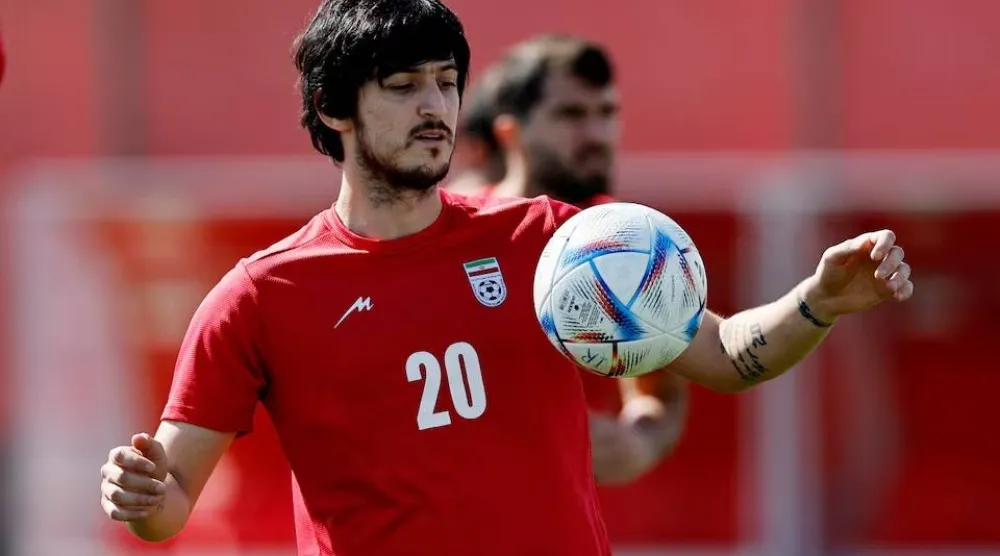 المهاجم سردار آزمون خارج تشكيلة إيران (رويترز)