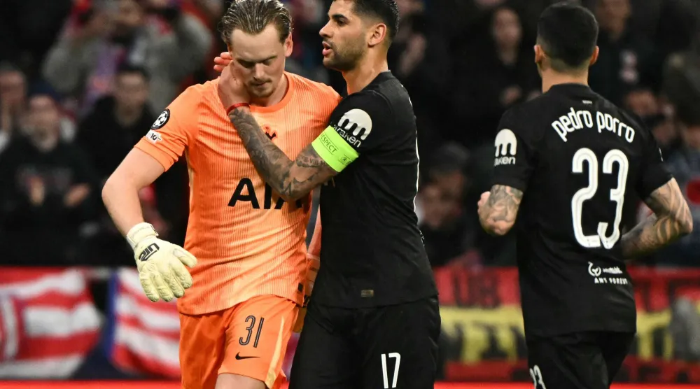 كينسكي استُبدل بعد 17 دقيقة بعد ارتكاب خطأين فادحين (أ.ف.ب)