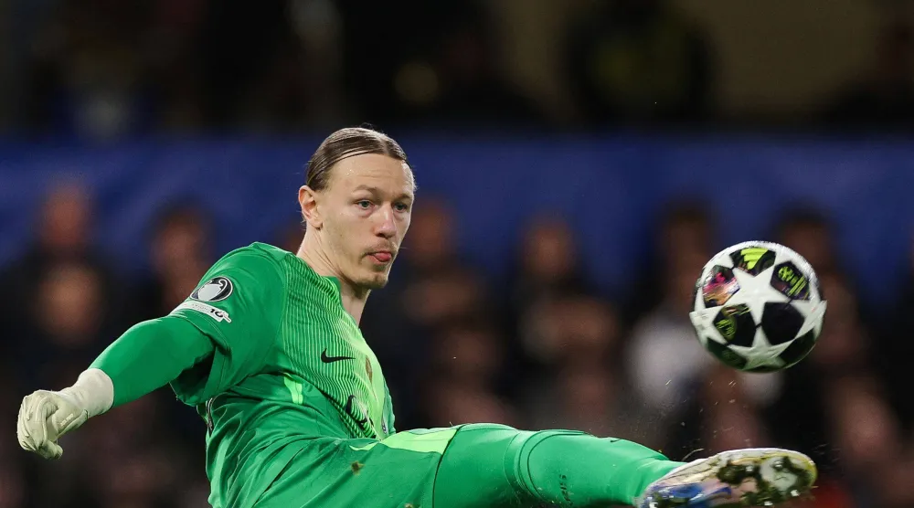 ماتفي سافونوف حارس مرمى باريس سان جيرمان (أ.ف.ب)