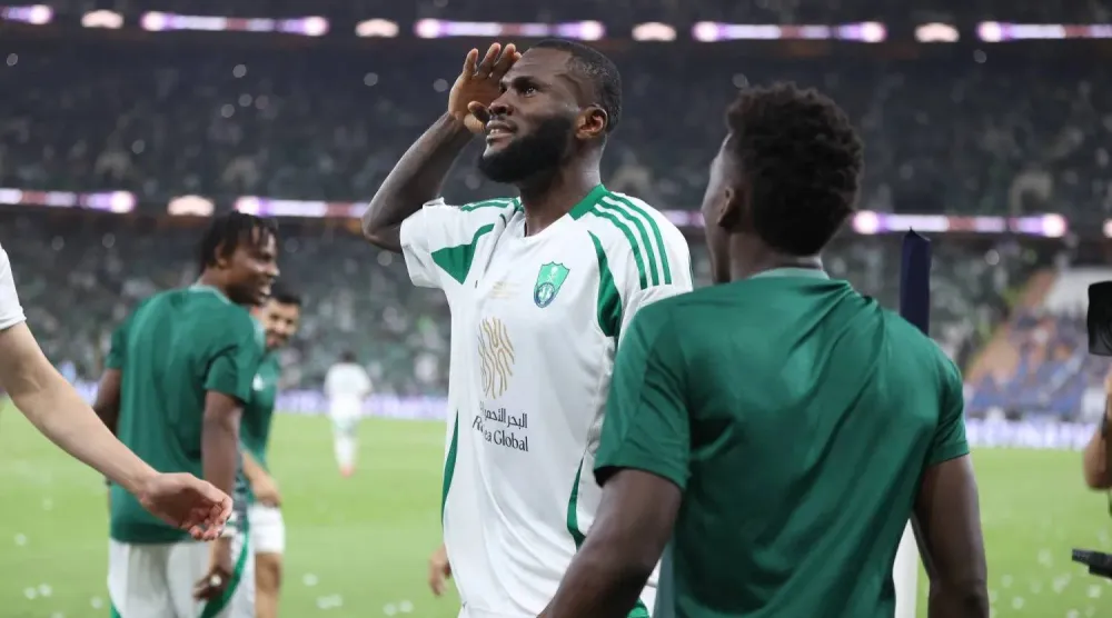 لاعب الوسط الإيفواري فرنك كيسي نجم الأهلي السعودي (تصوير: عدنان مهدلي)