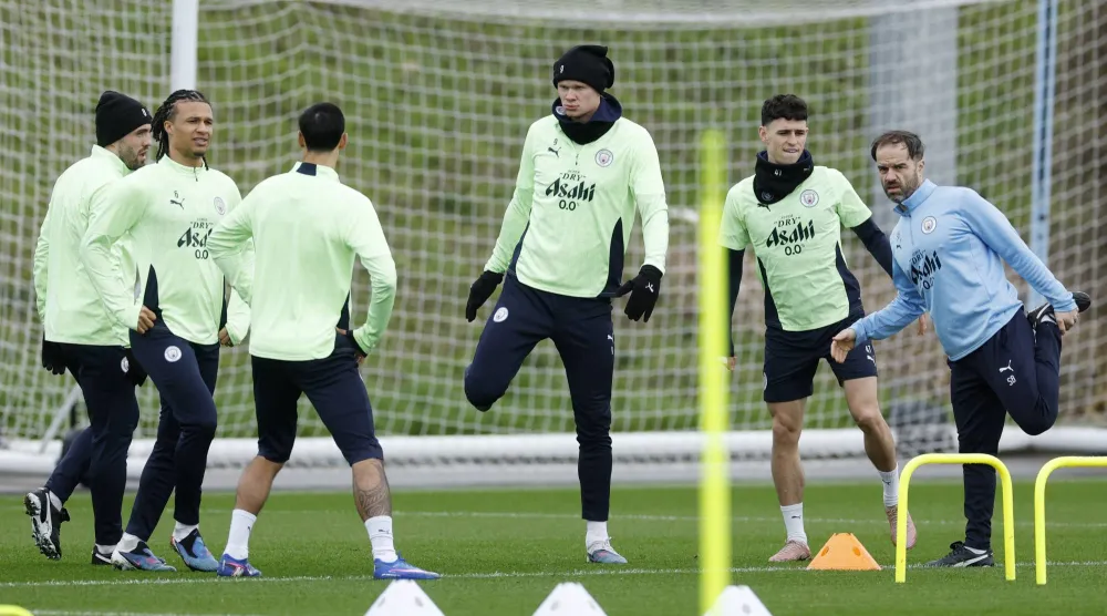 يسعى مانشستر سيتي لبدء إنقاذ موسمه بحصد لقب كأس الرابطة