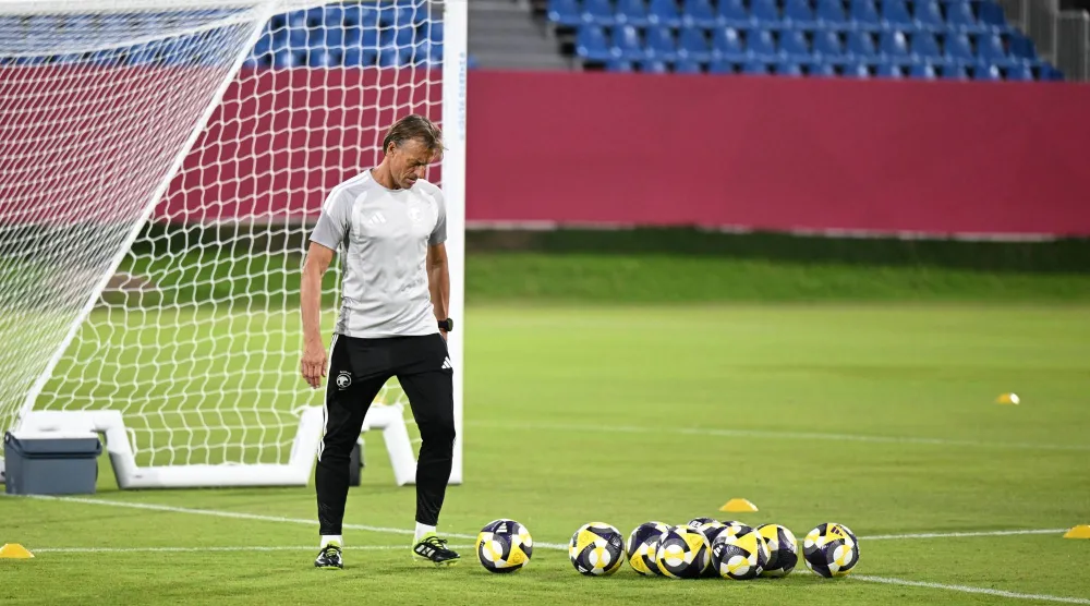 رينارد اعتمد منتخبا رديفا في معسكر جدة (تصوير: بشير صالح)