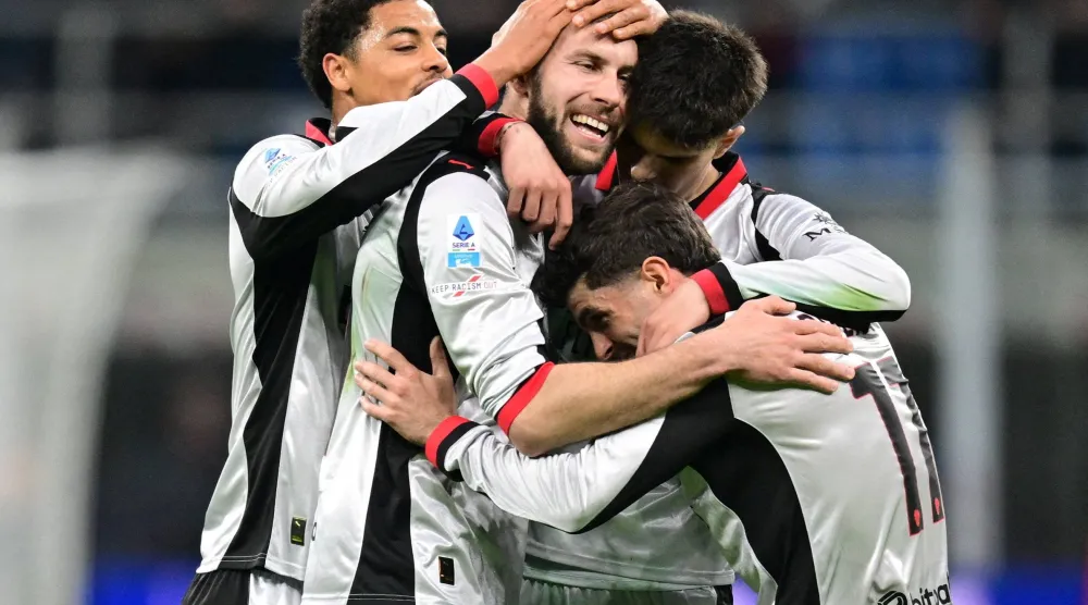 بافلوفيتش محتفلا بالهدف الأول في شباك تورينو (رويترز)