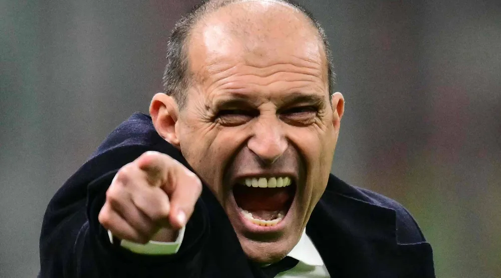 أليغري متفاعلا مع أحداث المباراة (أ.ف.ب)