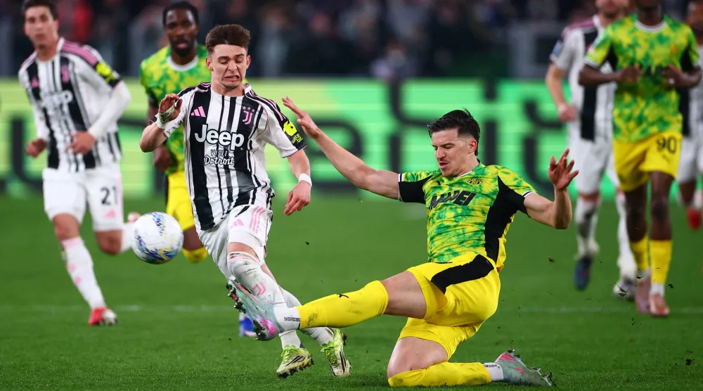 من المواجهة التي جمعت اليوفي وساسولو (رويترز)