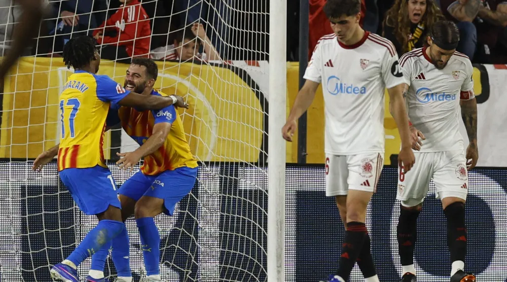 رامازاني محتفلا بهدفه في إشبيلية (إ.ب.أ)