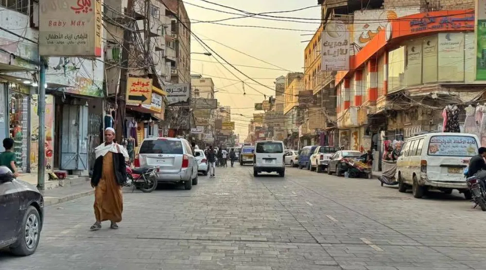 شارع الرياض حيث أشهر سوق شعبية في صنعاء يبدو خالياً من المتسوقين (فيسبوك)