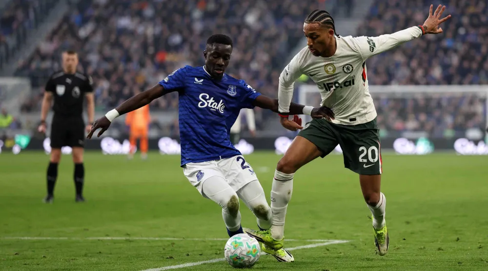 إدريسا غي خلال مواجهة فريقه أمام تشيلسي (أ.ف.ب)