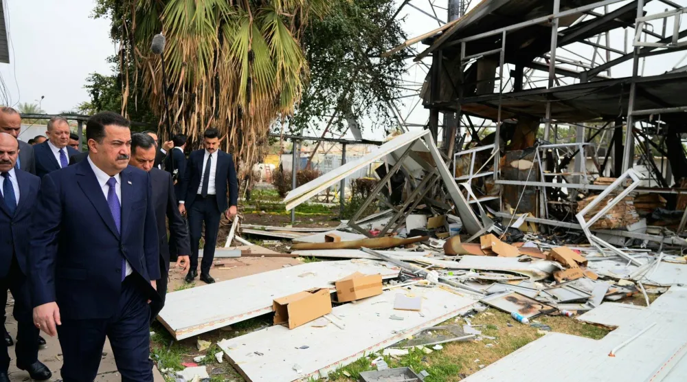 السوداني متفقداً مركز المخابرات العراقية الذي تعرض للقصف (إكس)