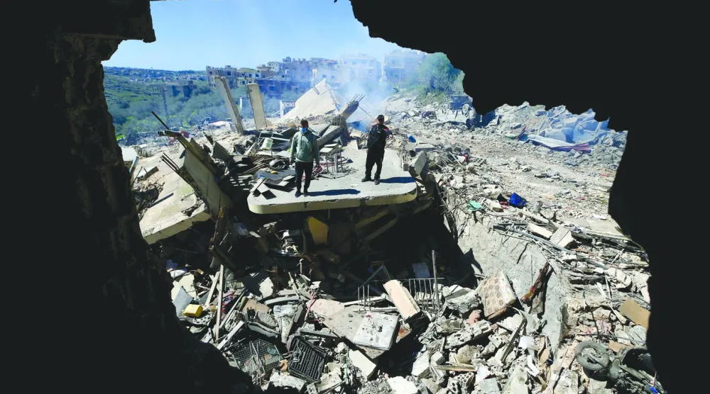 آثار قصف إسرائيلي سابق بجنوب لبنان (إ.ب.أ)