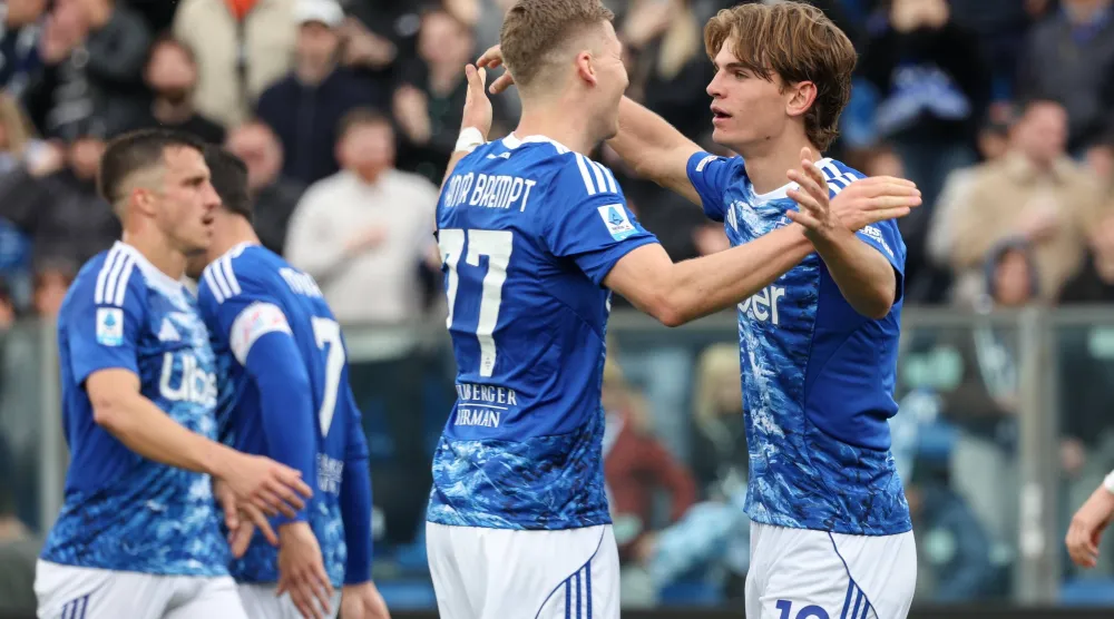 كومو رفع رصيده إلى 57 نقطة في المركز الرابع (إ.ب.أ)