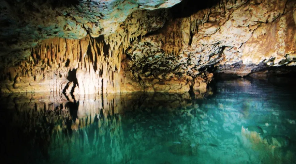 اكتشاف ماء تحت سطح الأرض في منجم (شاترستوك)