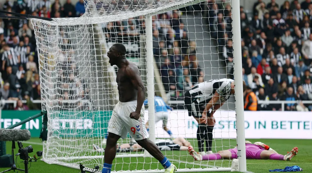 فرحة برايان بروبي بهدف الفوز (رويترز)