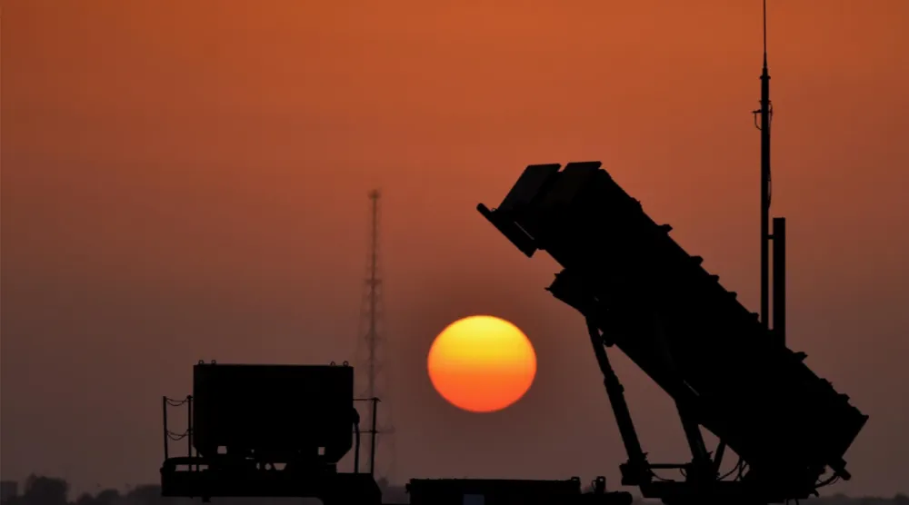 الدفاعات السعودية اعترضت ودمرت 21 مسيرة و3 صواريخ (وزارة الدفاع)