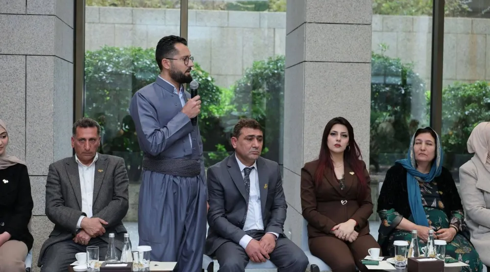 مداخلة أحد الحضور من الكرد السوريين في لقاء الرئيس الشرع بقصر الشعب السبت (الرئاسة السورية)